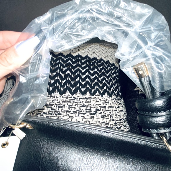 This gem is perfect for when you want to be casual or dress for a night out! - Picture 5 of 9